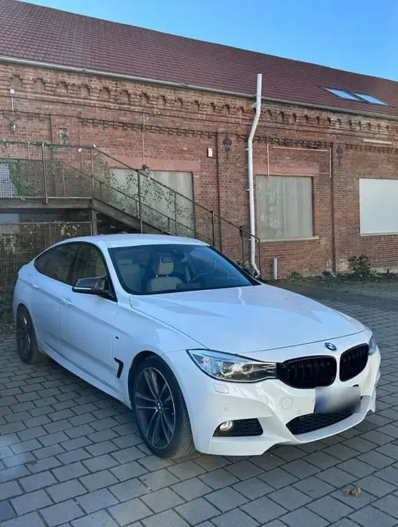 Gebraucht BMW 325 M Sport 218 PS (160 kW) 2015 Weiß Limousine