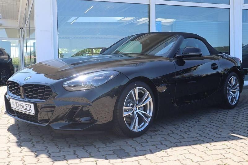 Black sapphire metallic Gebraucht 2025 BMW Z4 M Sport Cabrio | 54.990 € - Bild 1/4