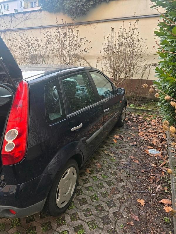 Gebraucht Ford Fiesta 60 PS (44 kW) 2006 Blau Kleinwagen