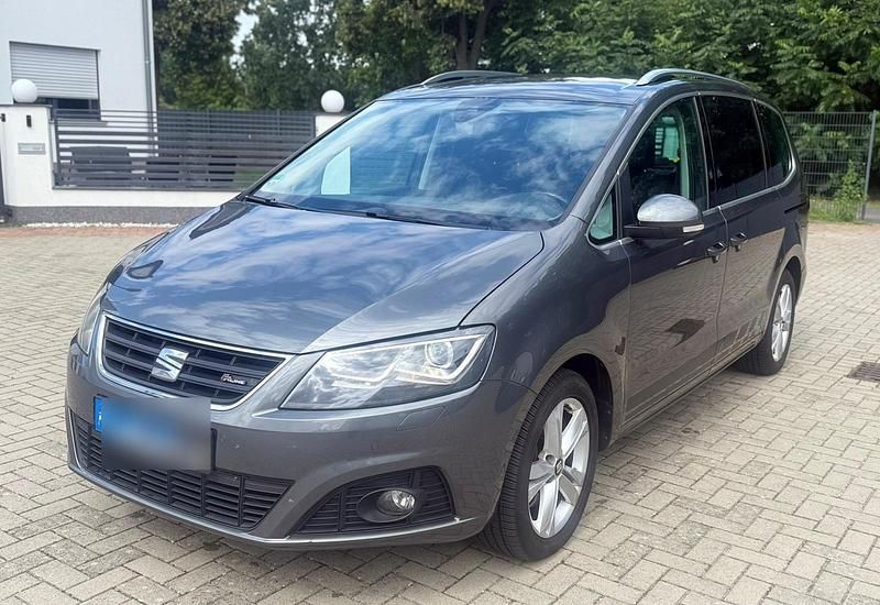 Grau Gebraucht 2017 Seat Alhambra FR-Line Van / Kleinbus | 10.300 € (Superpreis) - Bild 1/4