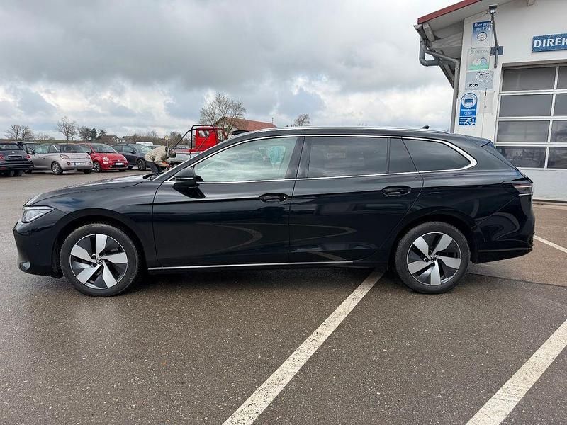 Gebraucht VW Passat Elegance 150 PS (110 kW) 2025 Schwarz Kombi