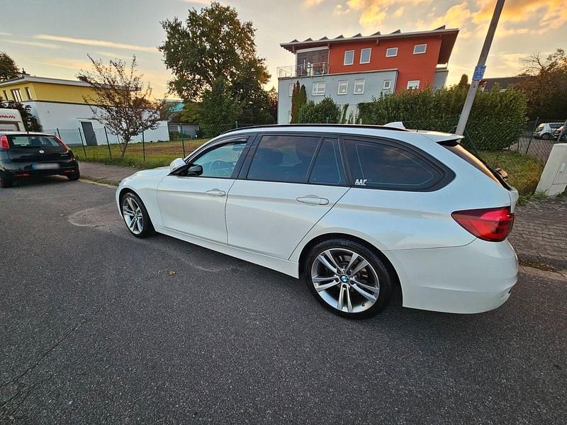 Używany BMW 320 Shadowline 190 KM (139 kW) 2019 Biały Kombi