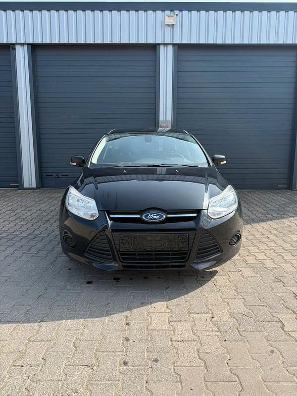 Gebraucht Ford Focus 105 PS (77 kW) 2013 Schwarz Kombi