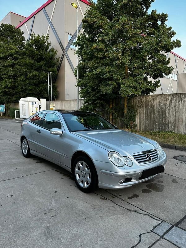 Silber Gebraucht 2003 Mercedes C220 Coupé | 2.050 € (Etwas zu teuer) - Bild 1/4