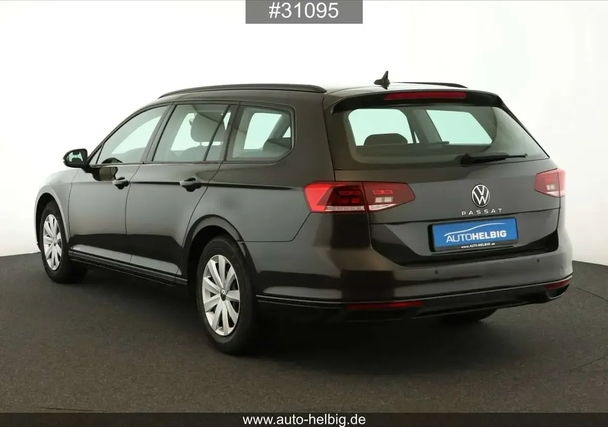 Gebraucht VW Passat 122 PS (89 kW) 2023 Grau Kombi