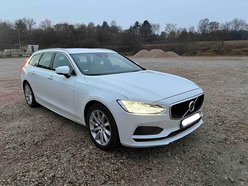 Weiß Gebraucht 2019 Volvo V90 Momentum Kombi | 19.600 € (Superpreis) - Bild 1/4