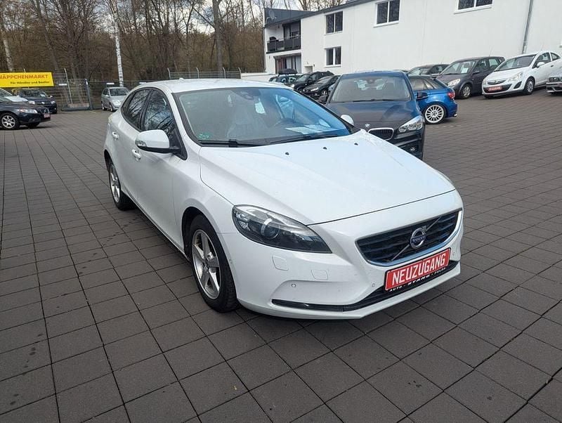 Gebraucht Volvo V40 122 PS (89 kW) 2015 Weiß Limousine
