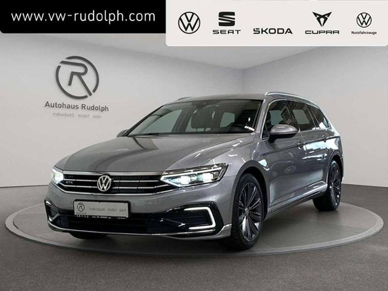 Pyritsilber metallic Gebraucht 2020 VW Passat GTE Kombi | 22.879 € (Fairer Preis) - Bild 1/4