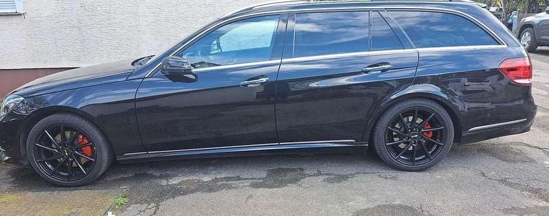 Gebraucht Mercedes E300 231 PS (169 kW) 2015 Schwarz Kombi