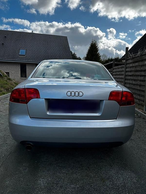 Second-hand Audi A4 131 CP (96 kW) 2006 Argintiu Berlinǎ