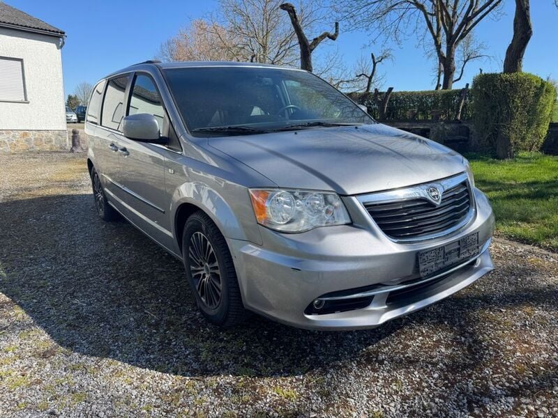 Gebraucht Lancia Voyager S 177 PS (130 kW) 2014 Silber Van / Kleinbus