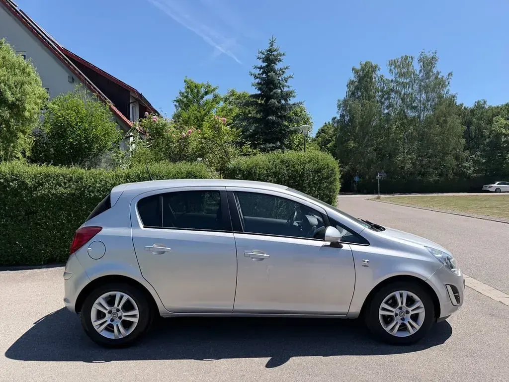 Gebraucht Opel Corsa Edition 75 PS (55 kW) 2011 Silber Kleinwagen