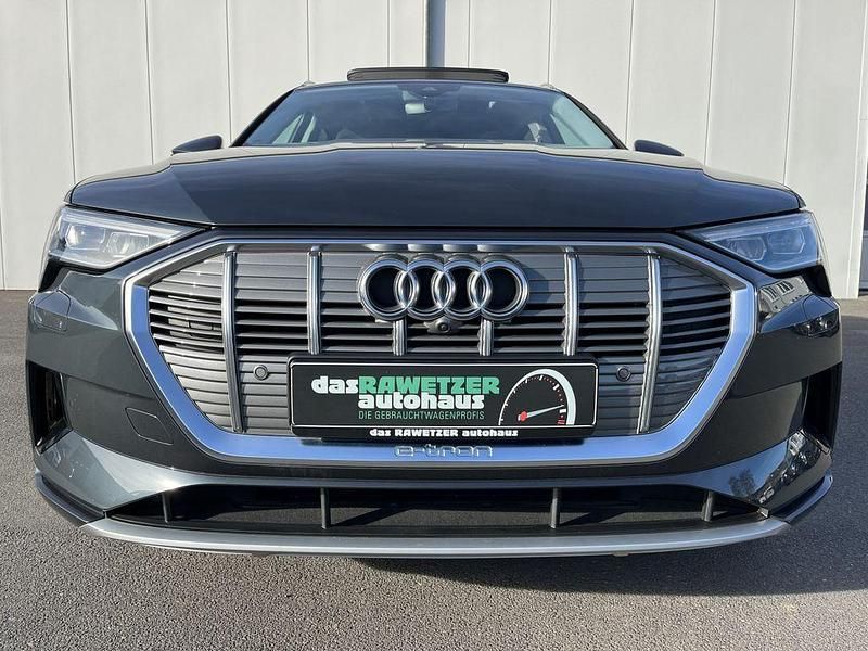 Używany Audi e-tron Advanced Plus 230 kW (313 KM) 2022 Szary SUV