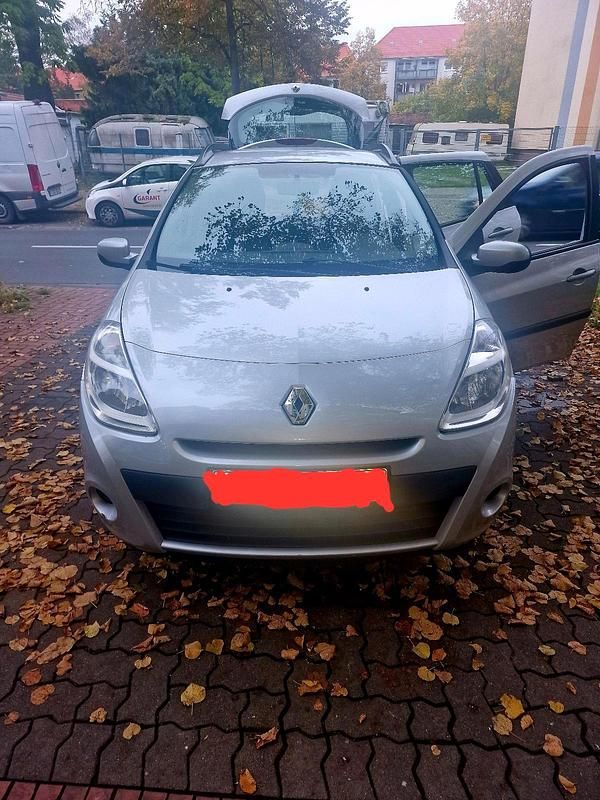 Silber Gebraucht 2010 Renault Clio GrandTour Kombi | 2.300 € - Bild 1/4