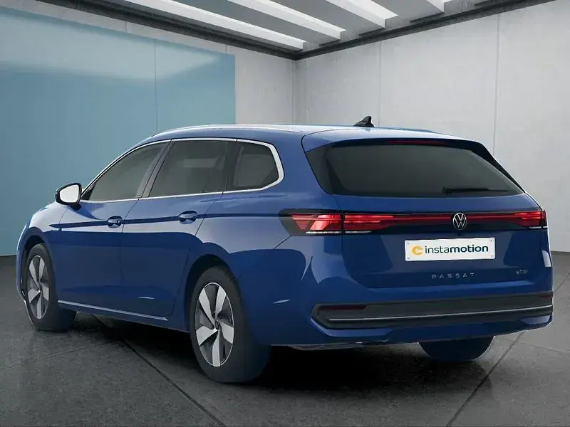 Gebraucht VW Passat 150 PS (110 kW) 2025 Blau Kombi