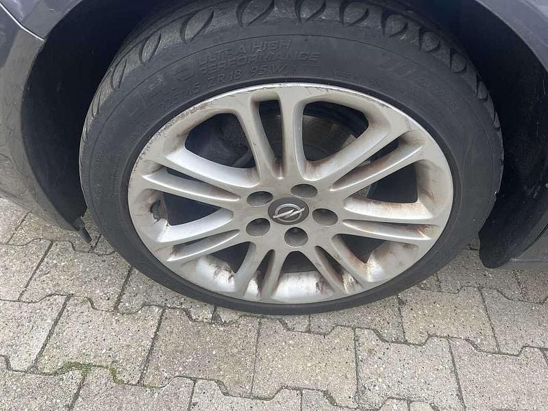 Gebraucht Opel Insignia Edition 131 PS (96 kW) 2011 Grau Limousine