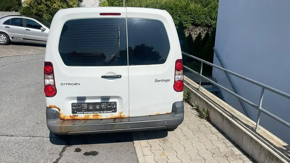 Gebraucht Citroën Berlingo 66 PS (48 kW) 2011 Weiß Van / Kleinbus