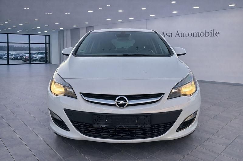 Gebraucht Opel Astra Energy 116 PS (85 kW) 2014 Weiß Limousine