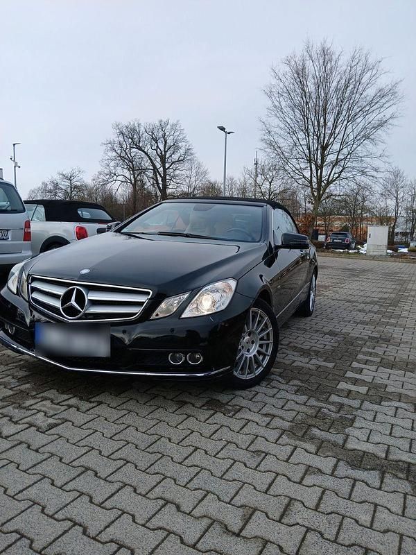 Gebraucht Mercedes E250 Avantgarde 204 PS (150 kW) 2010 Schwarz Cabrio