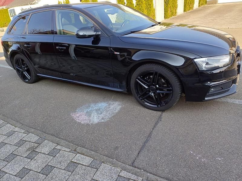 Gebraucht Audi A4 Comfort 204 PS (150 kW) 2014 Schwarz Kombi