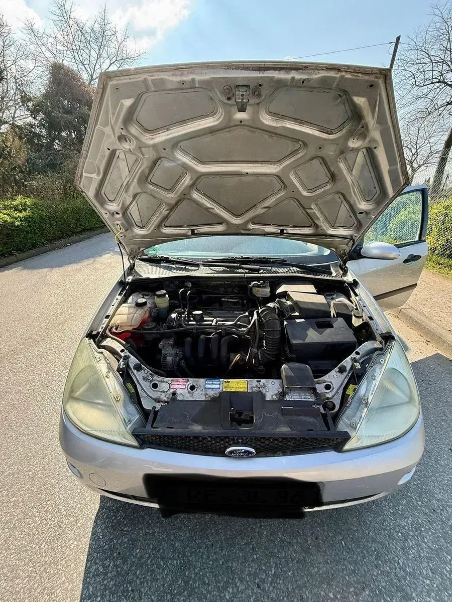 Occasion Ford Focus 75 ch (55 kW) 1999 Argent Berline