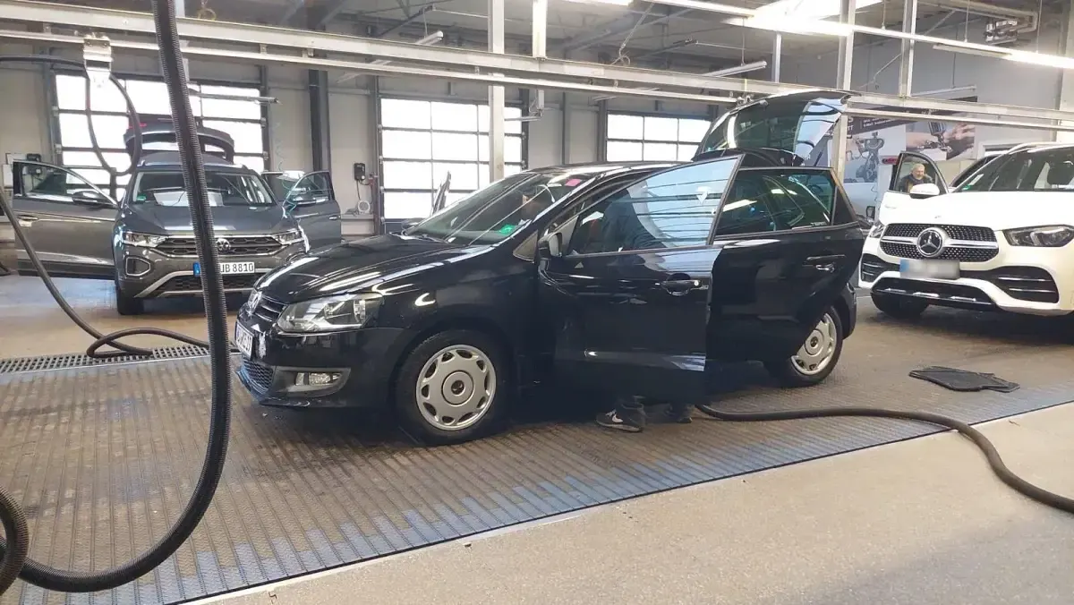 Gebraucht VW Polo Team 80 PS (58 kW) 2010 Schwarz Kleinwagen