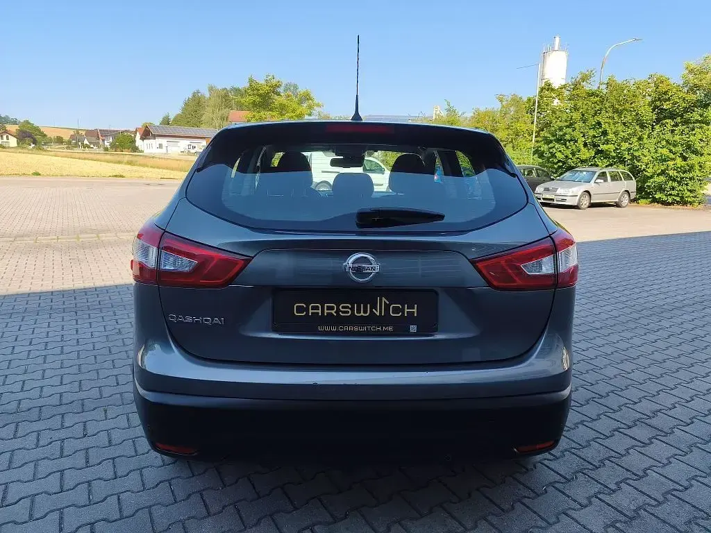 Gebraucht Nissan Qashqai Acenta 116 PS (85 kW) 2015 Grau SUV