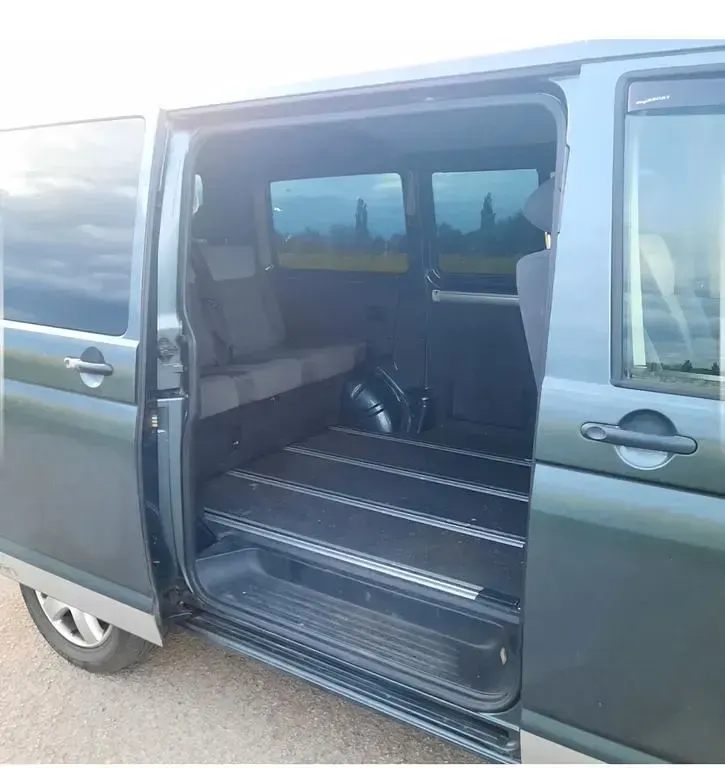 Gebraucht VW Multivan 131 PS (96 kW) 2009 Schwarz Van / Kleinbus