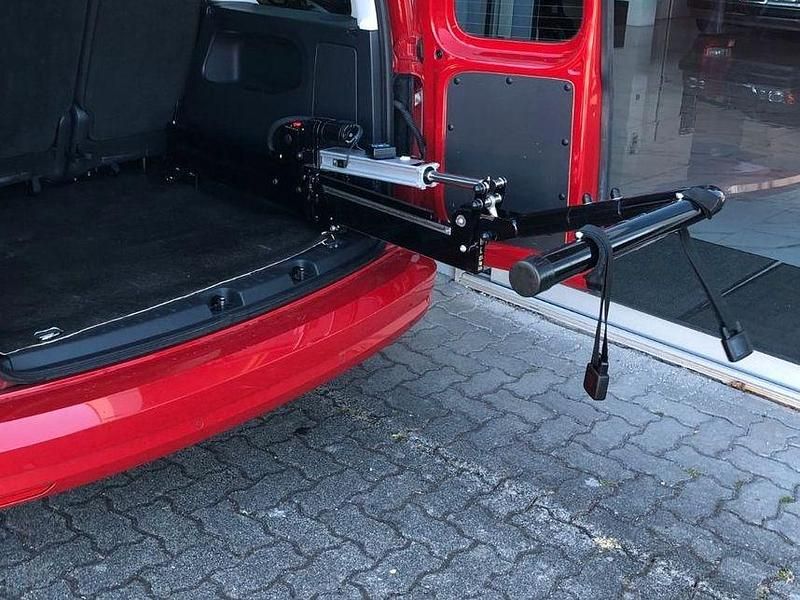 Gebraucht VW Caddy Comfortline 125 PS (91 kW) 2015 Rot Van / Kleinbus