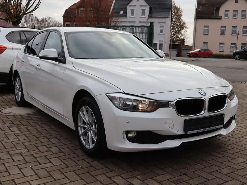 Weiß Gebraucht 2013 BMW 316 Limousine | 13.990 € (Teuer) - Bild 1/4