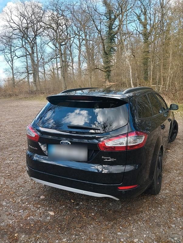 Gebraucht Ford Mondeo 163 PS (119 kW) 2012 Schwarz Limousine