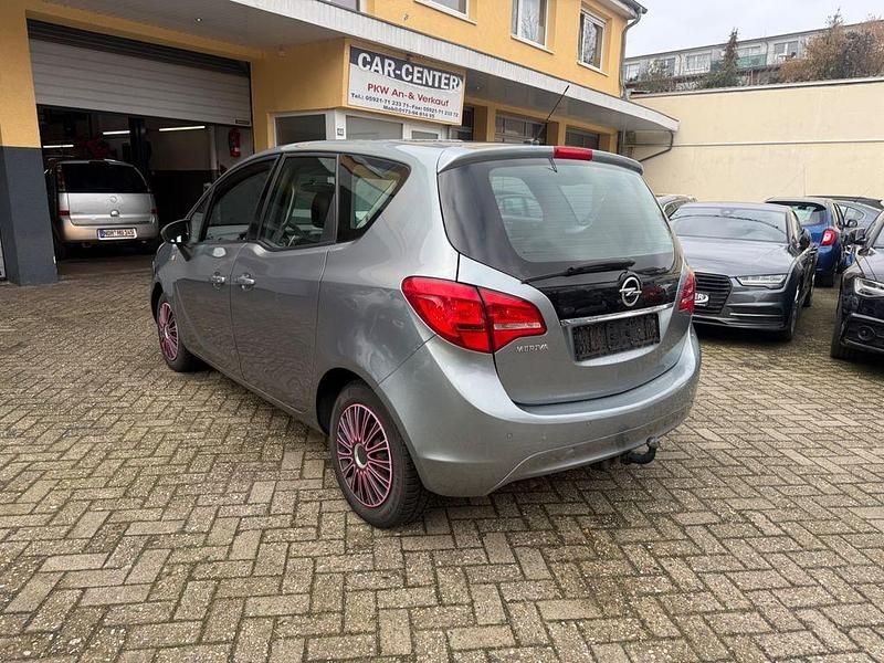 Gebraucht Opel Meriva Edition 101 PS (74 kW) 2010 Silbersee/perl silber (m2) Van / Kleinbus