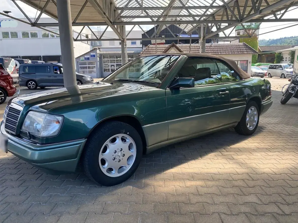 Gebraucht Mercedes E220 150 PS (110 kW) 1994 Grün Cabrio