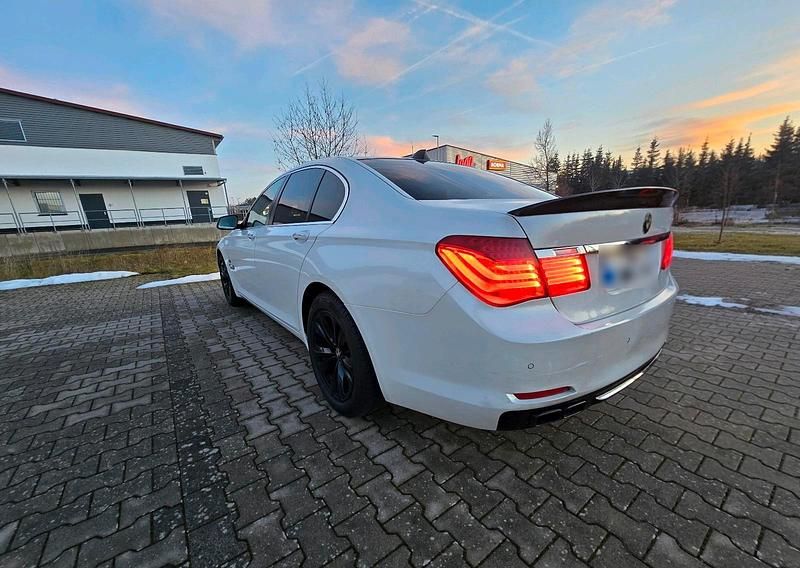 Gebraucht BMW 740 360 PS (264 kW) 2012 Weiß Limousine