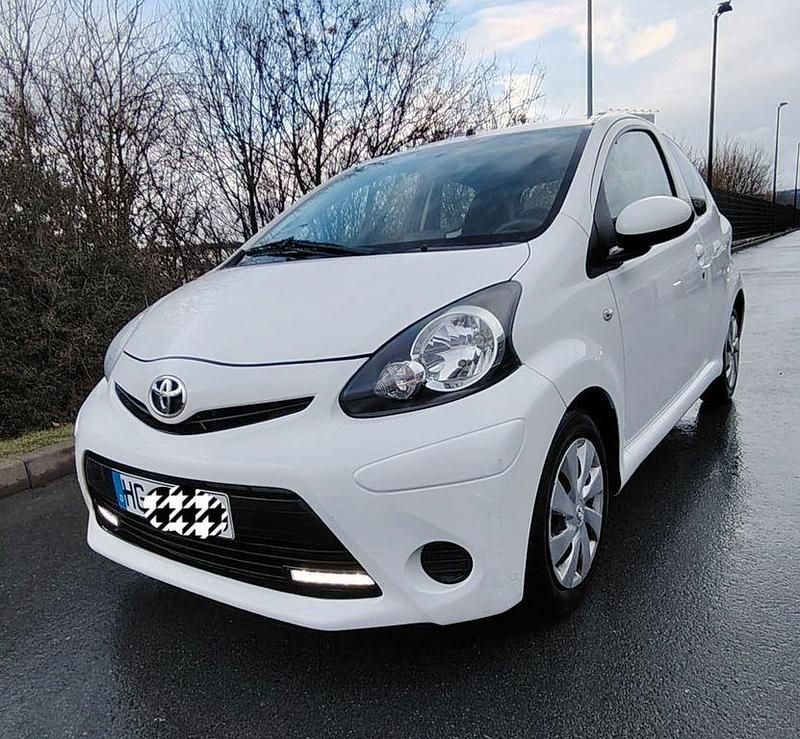 Gebraucht Toyota Aygo Cool 68 PS (50 kW) 2014 Weiß Kleinwagen