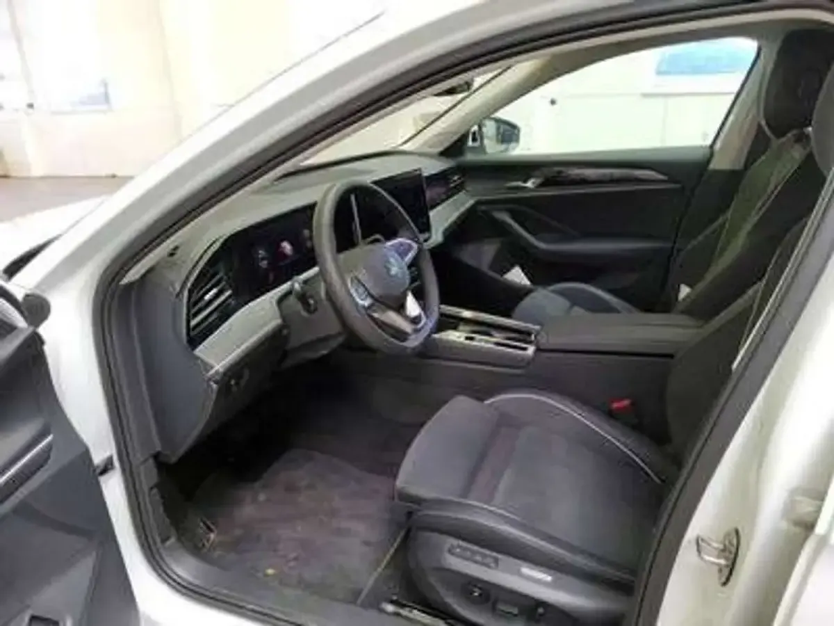 Gebraucht VW Passat Business 204 PS (150 kW) 2025 (unbekannt) Kombi