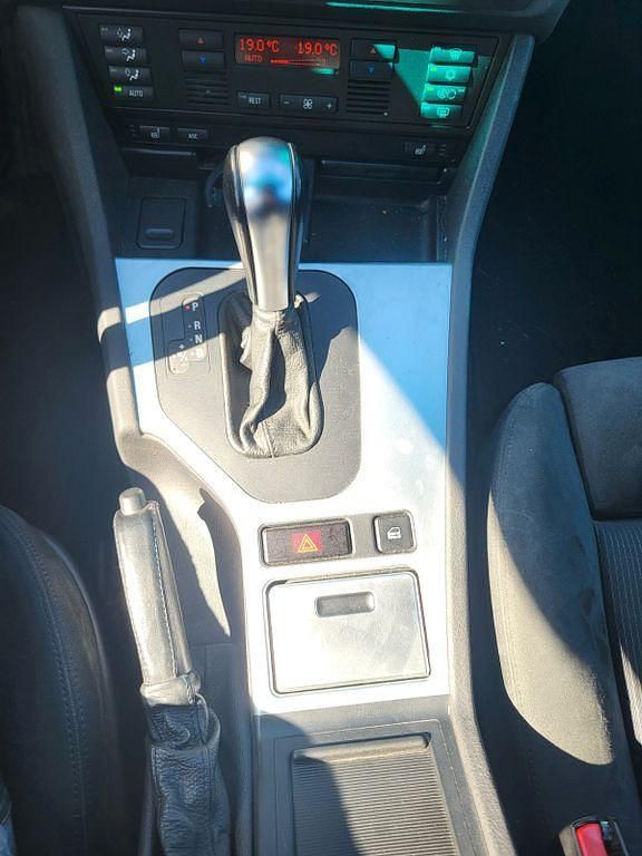 Gebraucht BMW 523 Performance 170 PS (125 kW) 1999 Schwarz Limousine