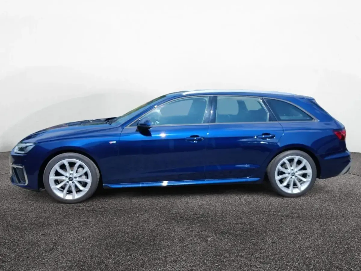 Gebraucht Audi A4 S-Line 204 PS (150 kW) 2023 Navarrablau metallic Kombi