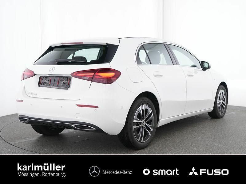Gebraucht Mercedes A250 Progressive 218 PS (160 kW) 2025 Unilack polarweiß Limousine