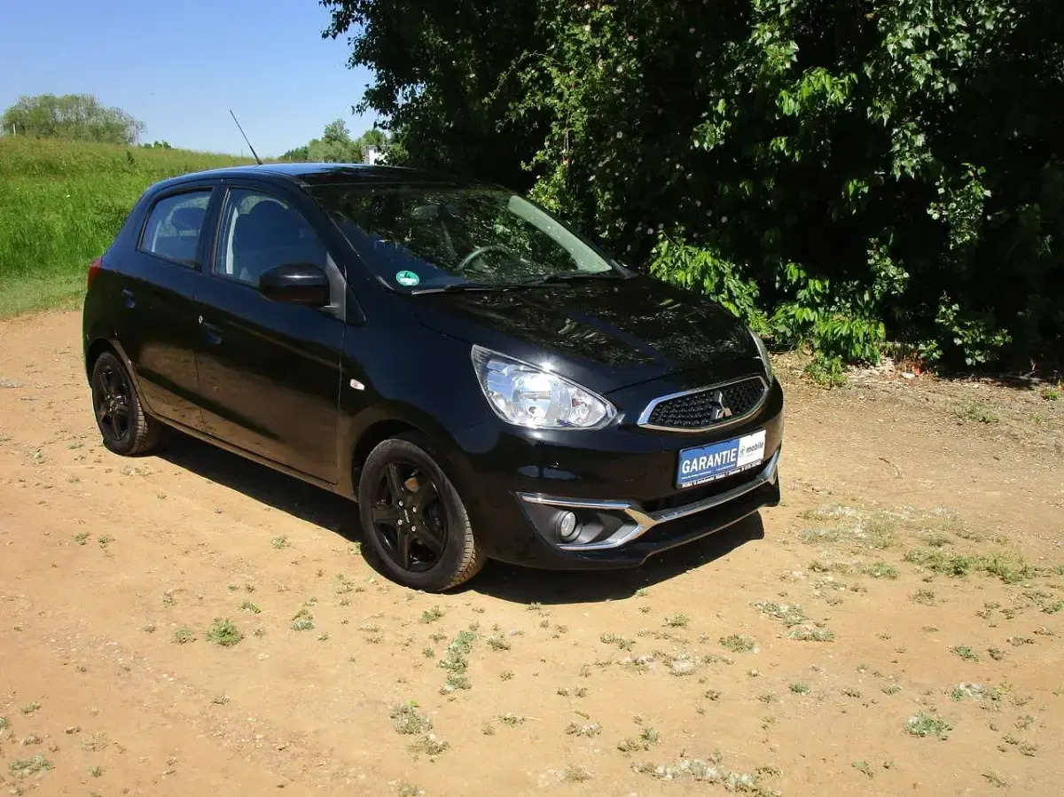 Gebraucht Mitsubishi Space Star Basis 71 PS (52 kW) 2017 Magicschwarz (p) Kleinwagen