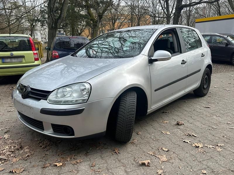 Gebraucht VW Golf V 105 PS (77 kW) 2005 Silber Kleinwagen