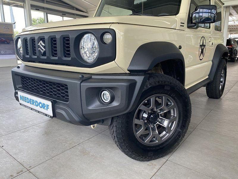 Gebraucht Suzuki Jimny Comfort 102 PS (75 kW) 2019 Chiffon ivory/bluish black pea (metallic) SUV
