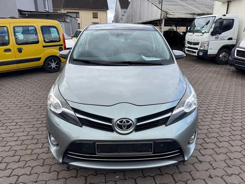 Gebraucht Toyota Verso 150 PS (110 kW) 2013 Grau Van / Kleinbus