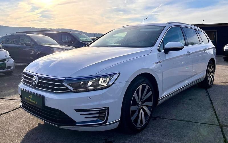 Weiß Gebraucht 2018 VW Passat GTE Kombi | 18.999 € (Fairer Preis) - Bild 1/4