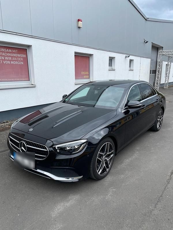 Gebraucht Mercedes E220 Avantgarde 194 PS (142 kW) 2020 Schwarz Limousine