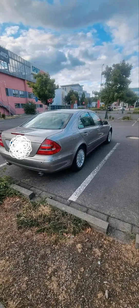 Gebraucht Mercedes E200 163 PS (119 kW) 2003 Silber Limousine