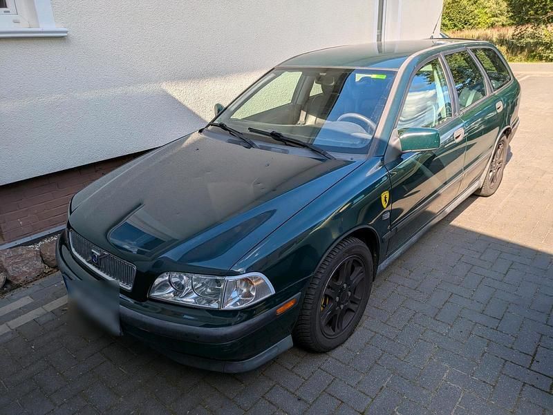 Grün Gebraucht 1999 Volvo V40 Kombi | 1.300 € (Guter Preis) - Bild 1/4