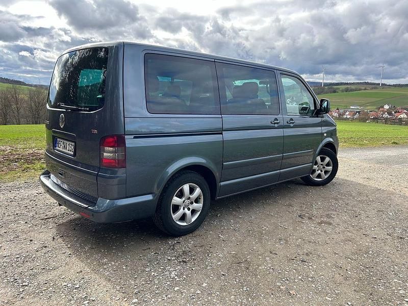 Usata VW Multivan 174 CV (127 kW) 2009 Grigio Monovolume
