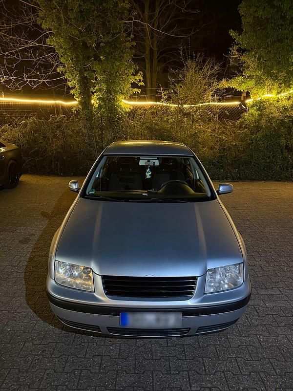 Gebraucht VW Bora 105 PS (77 kW) 2001 Grau Limousine