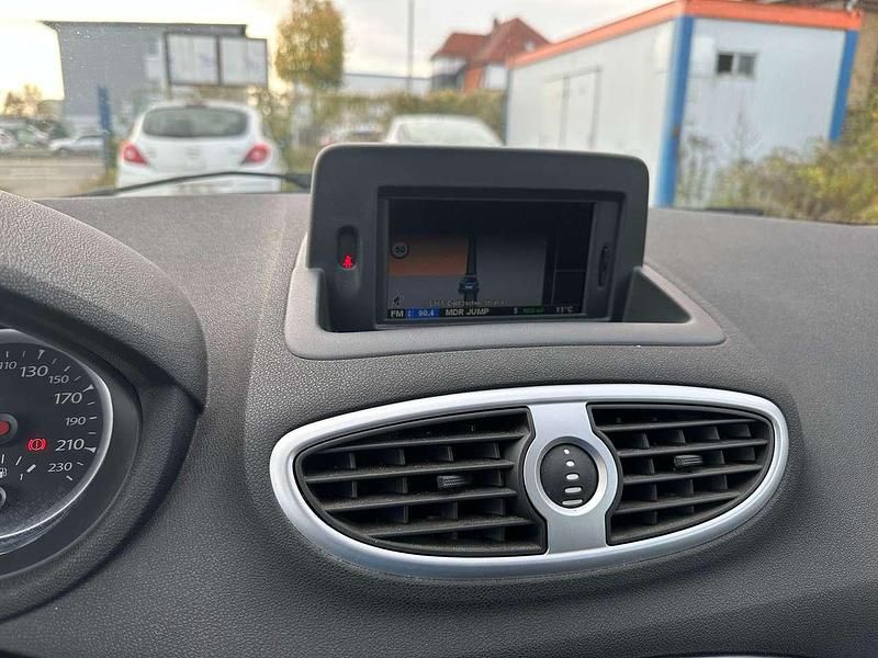 Gebraucht Renault Clio GrandTour 103 PS (75 kW) 2012 Silber Kombi